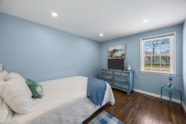 296 Seacoast Shores Boulevard, Teaticket, MA 02536