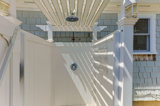 296 Seacoast Shores Boulevard, Teaticket, MA 02536