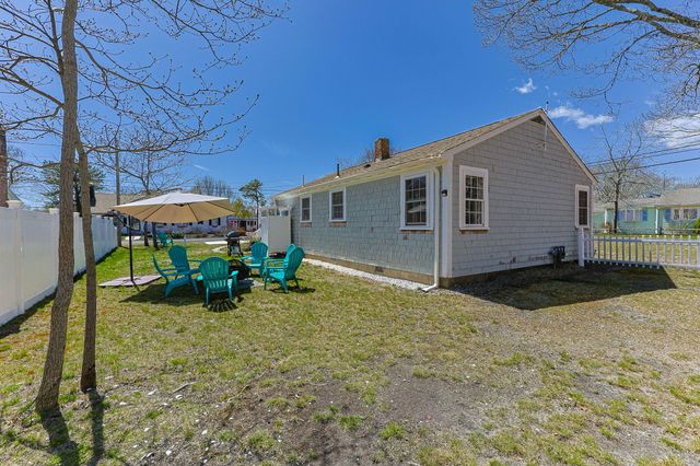 296 Seacoast Shores Boulevard, Teaticket, MA 02536