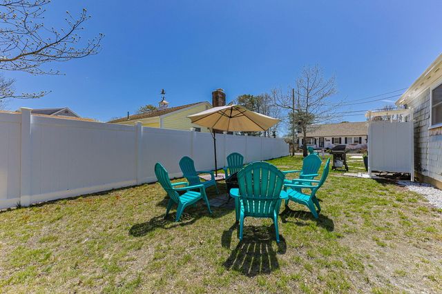 296 Seacoast Shores Boulevard, Teaticket, MA 02536