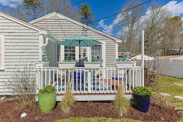 296 Seacoast Shores Boulevard, Teaticket, MA 02536