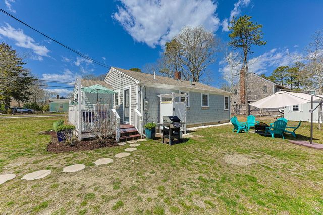 296 Seacoast Shores Boulevard, Teaticket, MA 02536