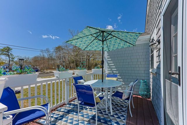 296 Seacoast Shores Boulevard, Teaticket, MA 02536