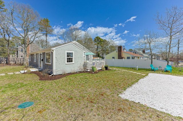 296 Seacoast Shores Boulevard, Teaticket, MA 02536