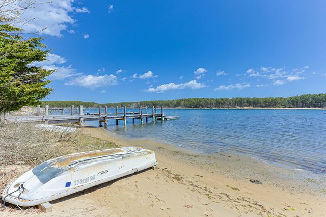 296 Seacoast Shores Boulevard, Teaticket, MA 02536