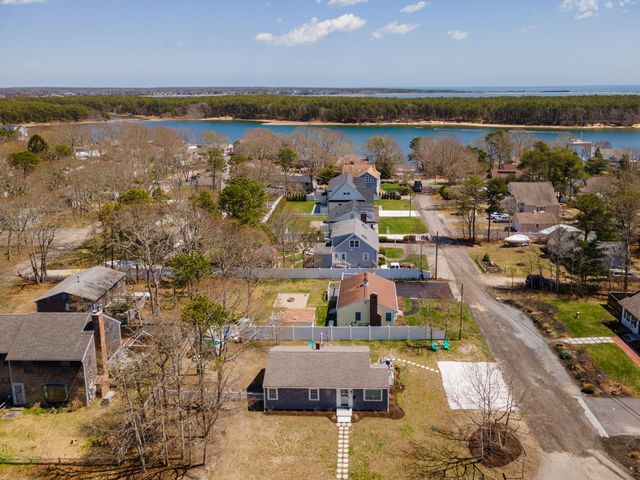 296 Seacoast Shores Boulevard, Teaticket, MA 02536