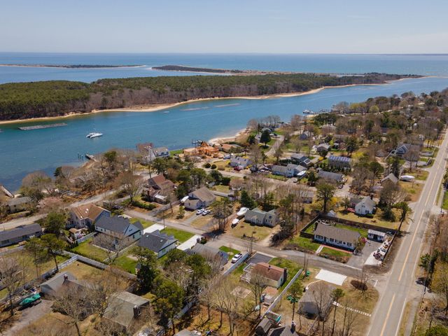 296 Seacoast Shores Boulevard, Teaticket, MA 02536