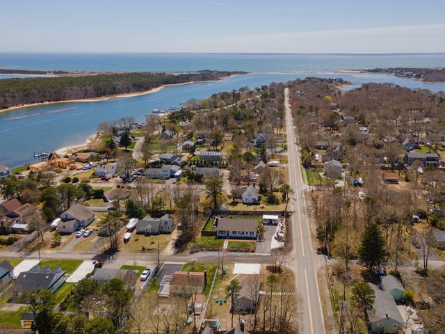 296 Seacoast Shores Boulevard, Teaticket, MA 02536