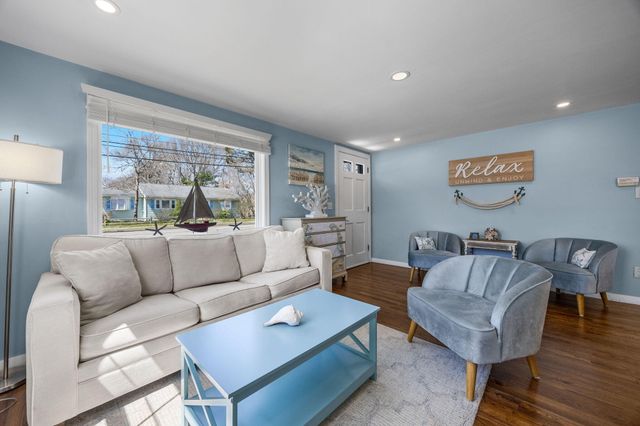 296 Seacoast Shores Boulevard, Teaticket, MA 02536