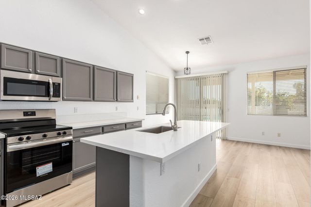 9086 E La Palma Drive, Tucson, AZ 85747