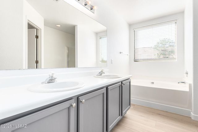 9086 E La Palma Drive, Tucson, AZ 85747