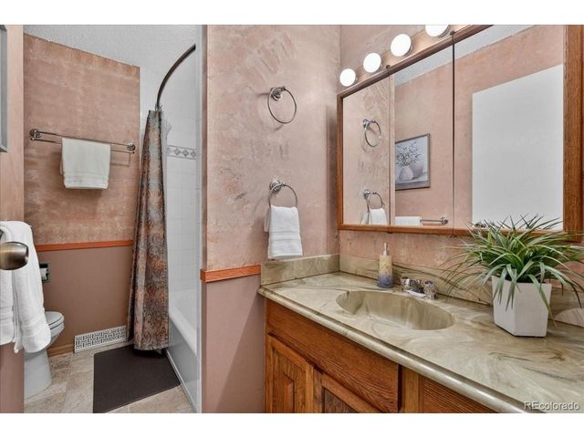 2615 S Peoria St, Aurora, CO 80014