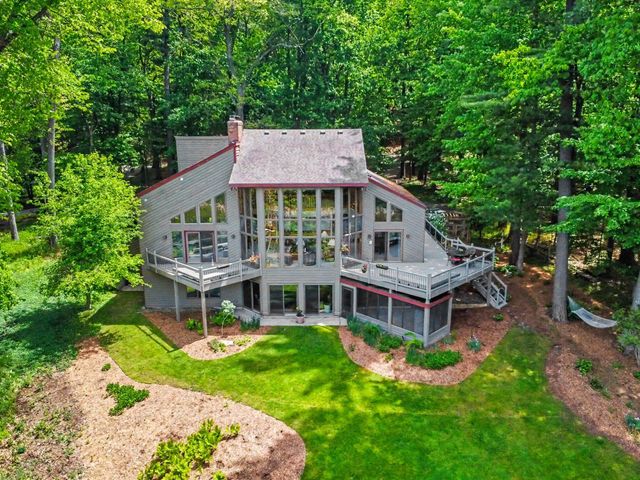 1843 Timber Trail Drive SE, Ada, MI 49301