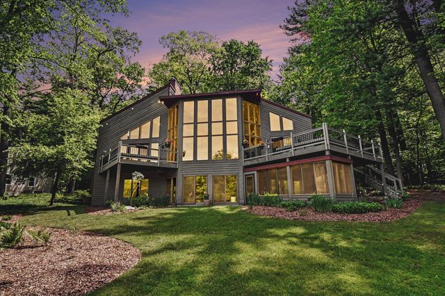 1843 Timber Trail Drive SE, Ada, MI 49301