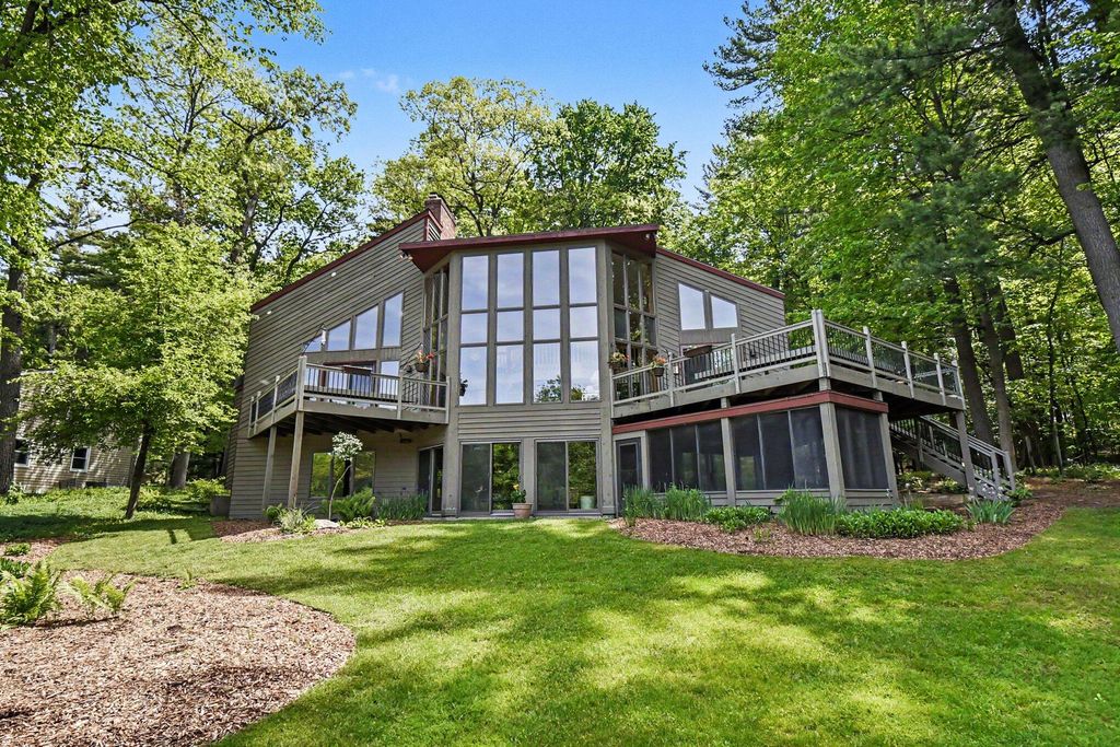 1843 Timber Trail Drive SE, Ada, MI 49301