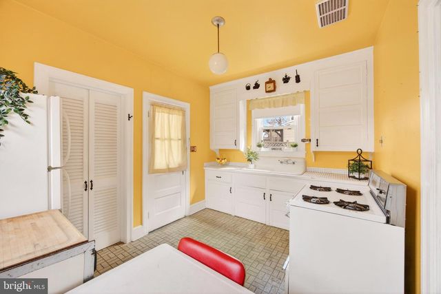 226 GLENMORE AVE, Catonsville, MD 21228