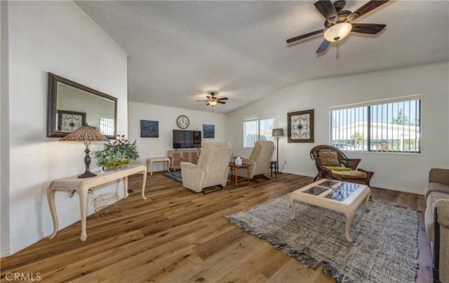 1250 N Kirby 92, Hemet, CA 92545