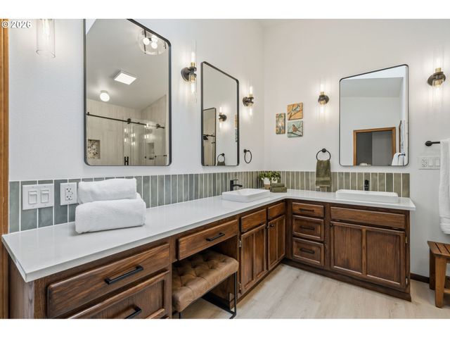 15317 Ne WINSOR Dr, Brush Prairie, WA 98606