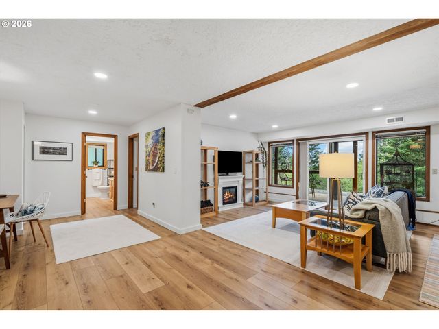 15317 Ne WINSOR Dr, Brush Prairie, WA 98606