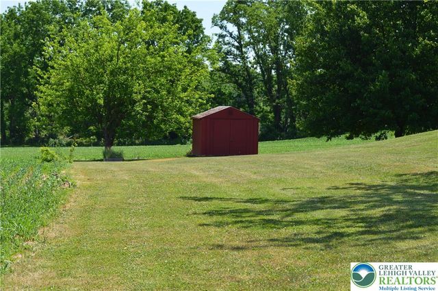 1819 Blue Barn Road, South Whitehall Twp, PA 18069