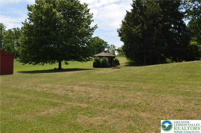 1819 Blue Barn Road, South Whitehall Twp, PA 18069