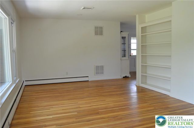 1819 Blue Barn Road, South Whitehall Twp, PA 18069