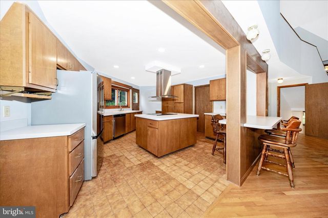 2813 FRY RD, Jefferson, MD 21755