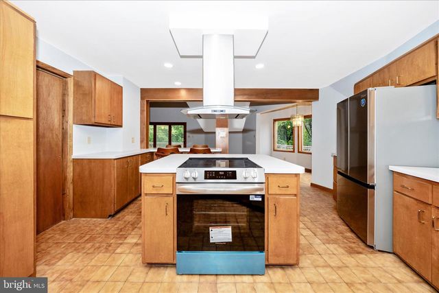 2813 FRY RD, Jefferson, MD 21755