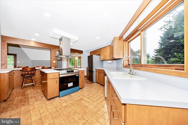2813 FRY RD, Jefferson, MD 21755