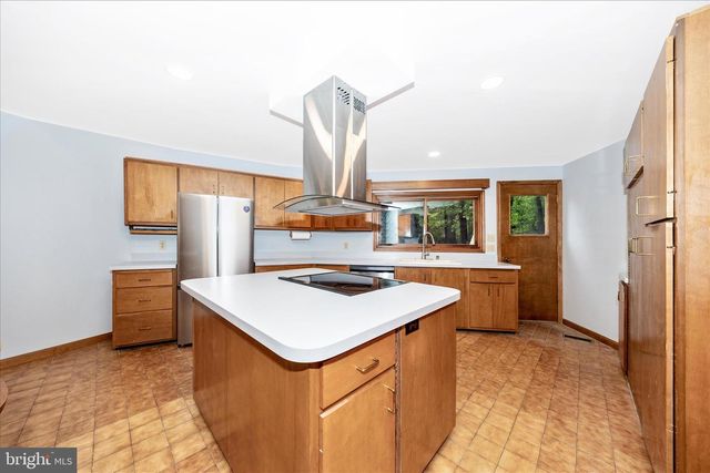2813 FRY RD, Jefferson, MD 21755