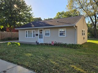 6614 Oliver Smith Drive, Urbandale, IA 50322