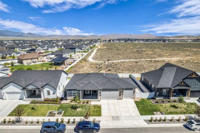 1005 E ANTELOPE DR, Eagle Mountain, UT 84005