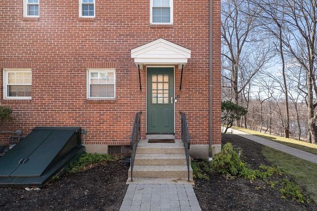 39 Charlesbank Rd 39, Newton, MA 02458