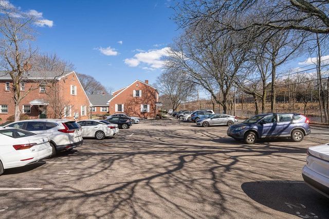 39 Charlesbank Rd 39, Newton, MA 02458