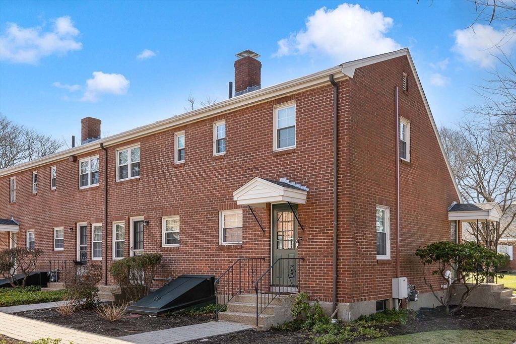 39 Charlesbank Rd 39, Newton, MA 02458