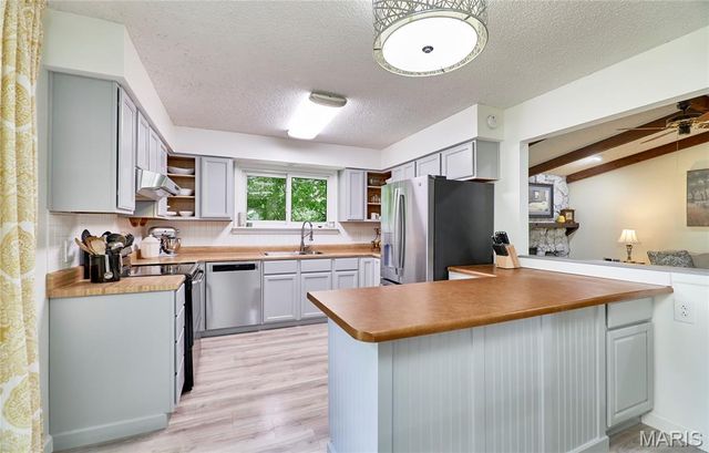 31 Great Lakes Drive, St Peters, MO 63376