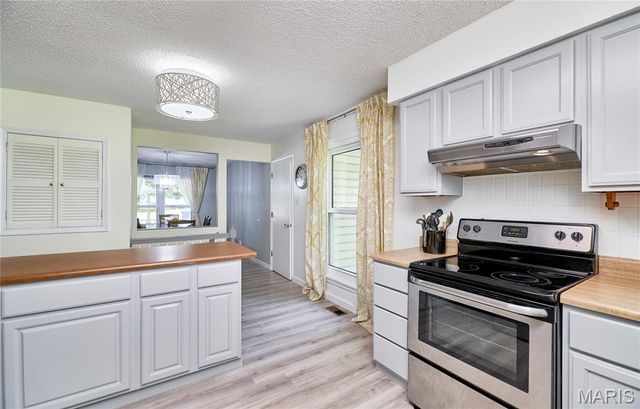 31 Great Lakes Drive, St Peters, MO 63376