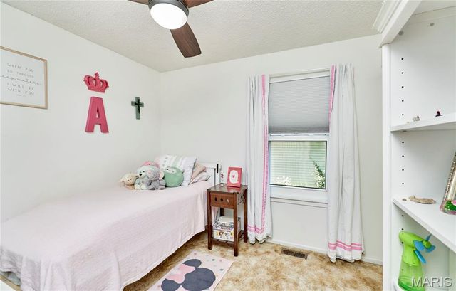 31 Great Lakes Drive, St Peters, MO 63376