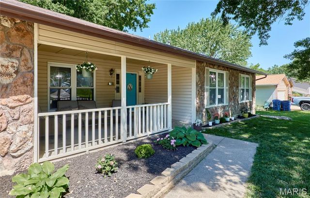 31 Great Lakes Drive, St Peters, MO 63376