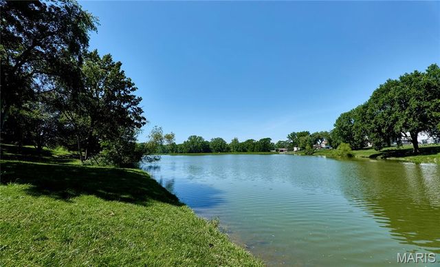 31 Great Lakes Drive, St Peters, MO 63376