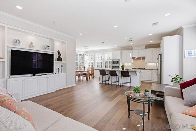 7951 Lusardi Creek Ln, San Diego, CA 92127