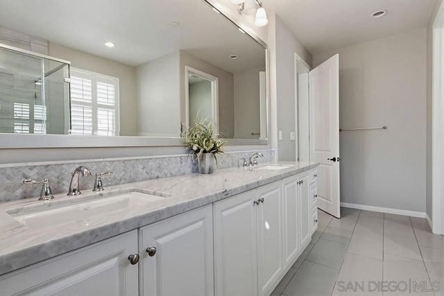 7951 Lusardi Creek Ln, San Diego, CA 92127