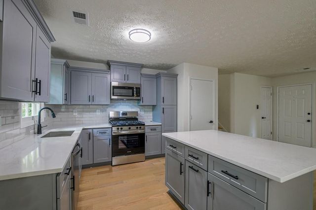 1450 Ashbrook Drive, Lawrenceville, GA 30043