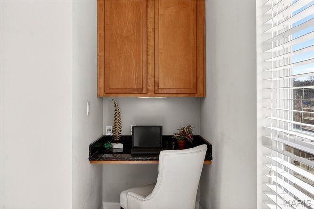 2714 McKnight Crossing Court, Rock Hill, MO 63124