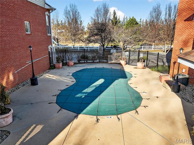 2714 McKnight Crossing Court, Rock Hill, MO 63124