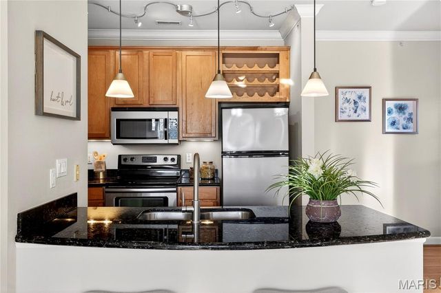 2714 McKnight Crossing Court, Rock Hill, MO 63124