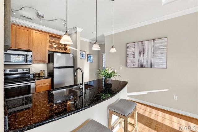 2714 McKnight Crossing Court, Rock Hill, MO 63124