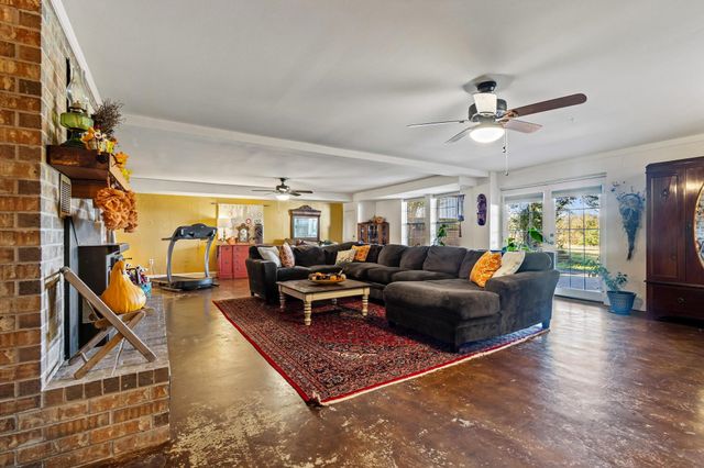 2321 County Rd 2100, Ivanhoe, TX 75447