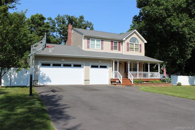 3 Lonscreek Place, Mastic Beach, NY 11951