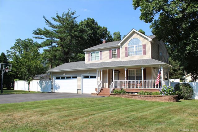 3 Lonscreek Place, Mastic Beach, NY 11951